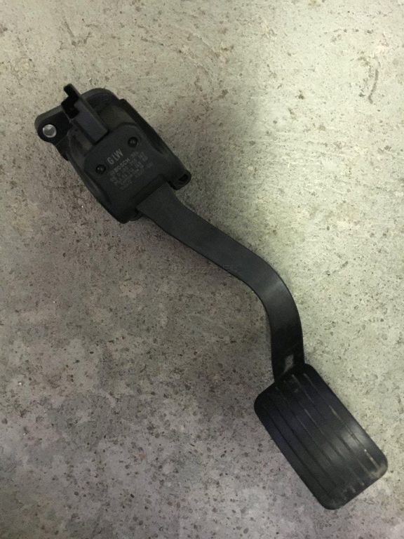 CITROEN C4 PICASSO-Plynovy pedal 1,6EHDi