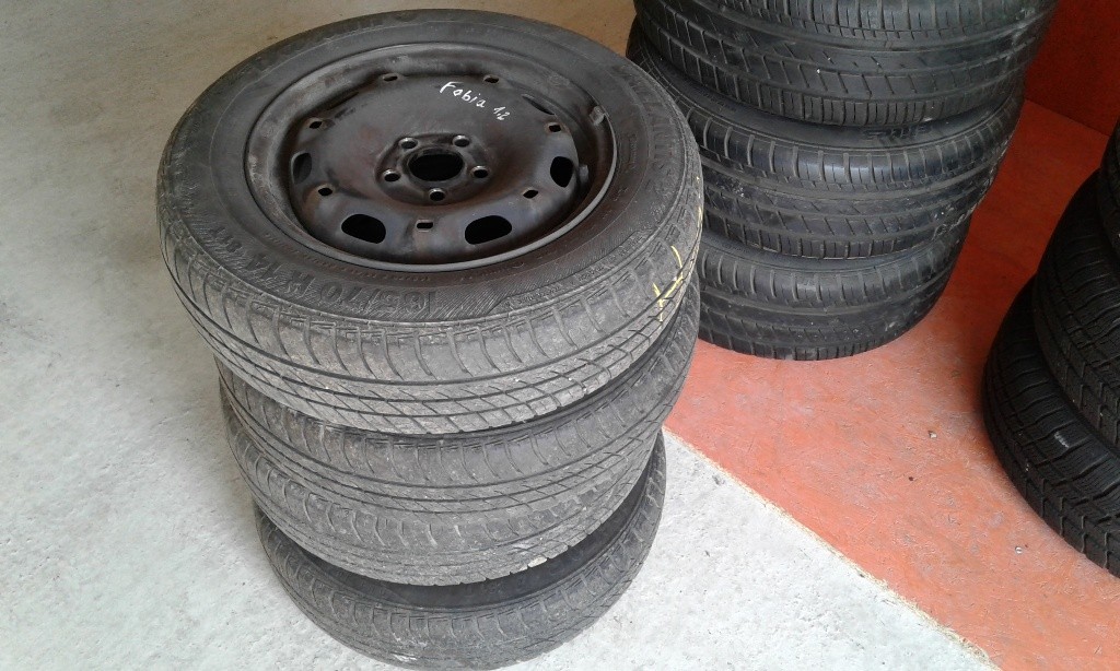 Škoda Fábia - plechové disky s pneumatikami